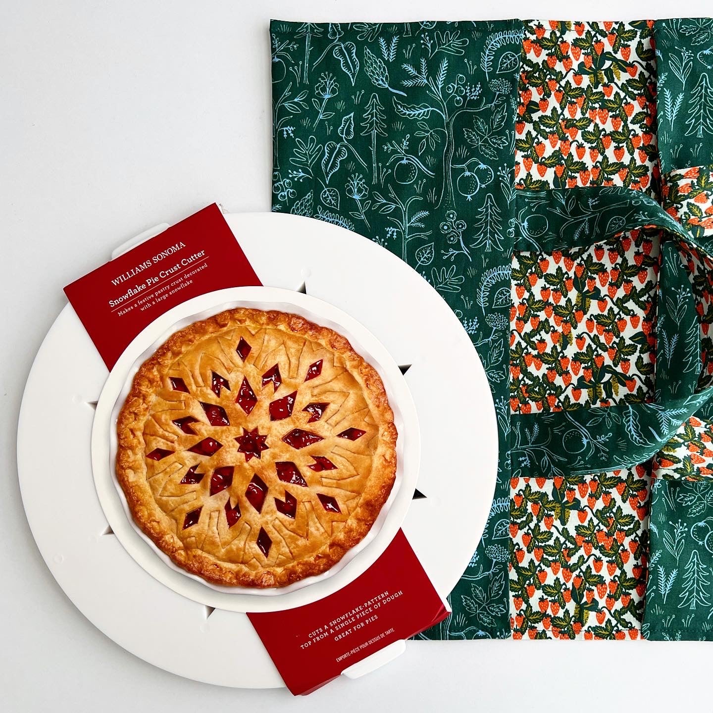 Pie / Casserole Carrier "Forest and strawberries"