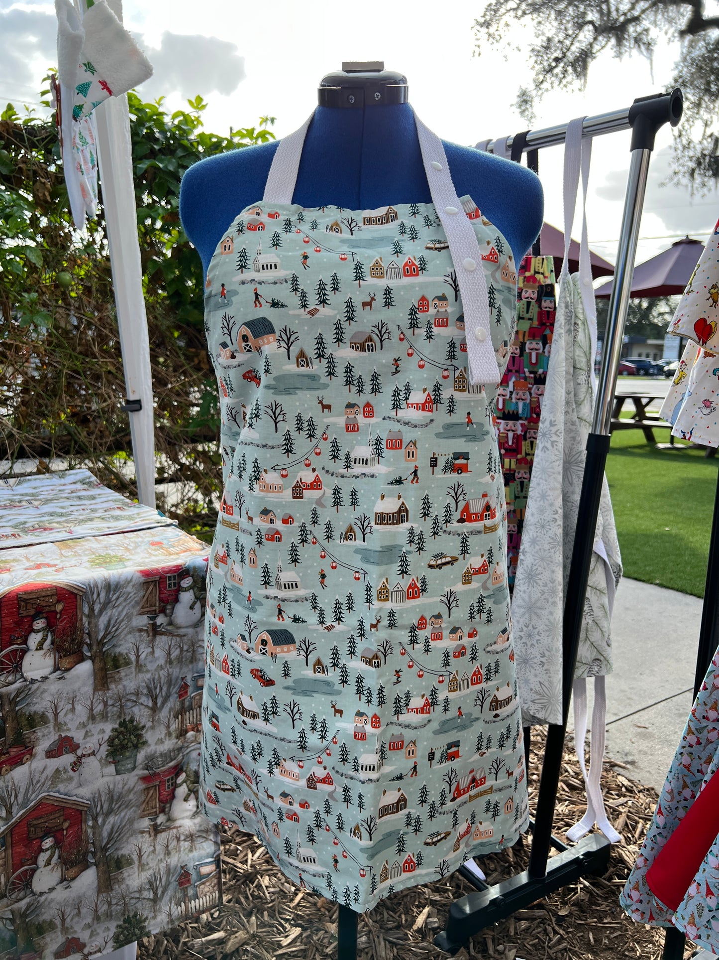 Christmas Apron “Riffle Paper”
