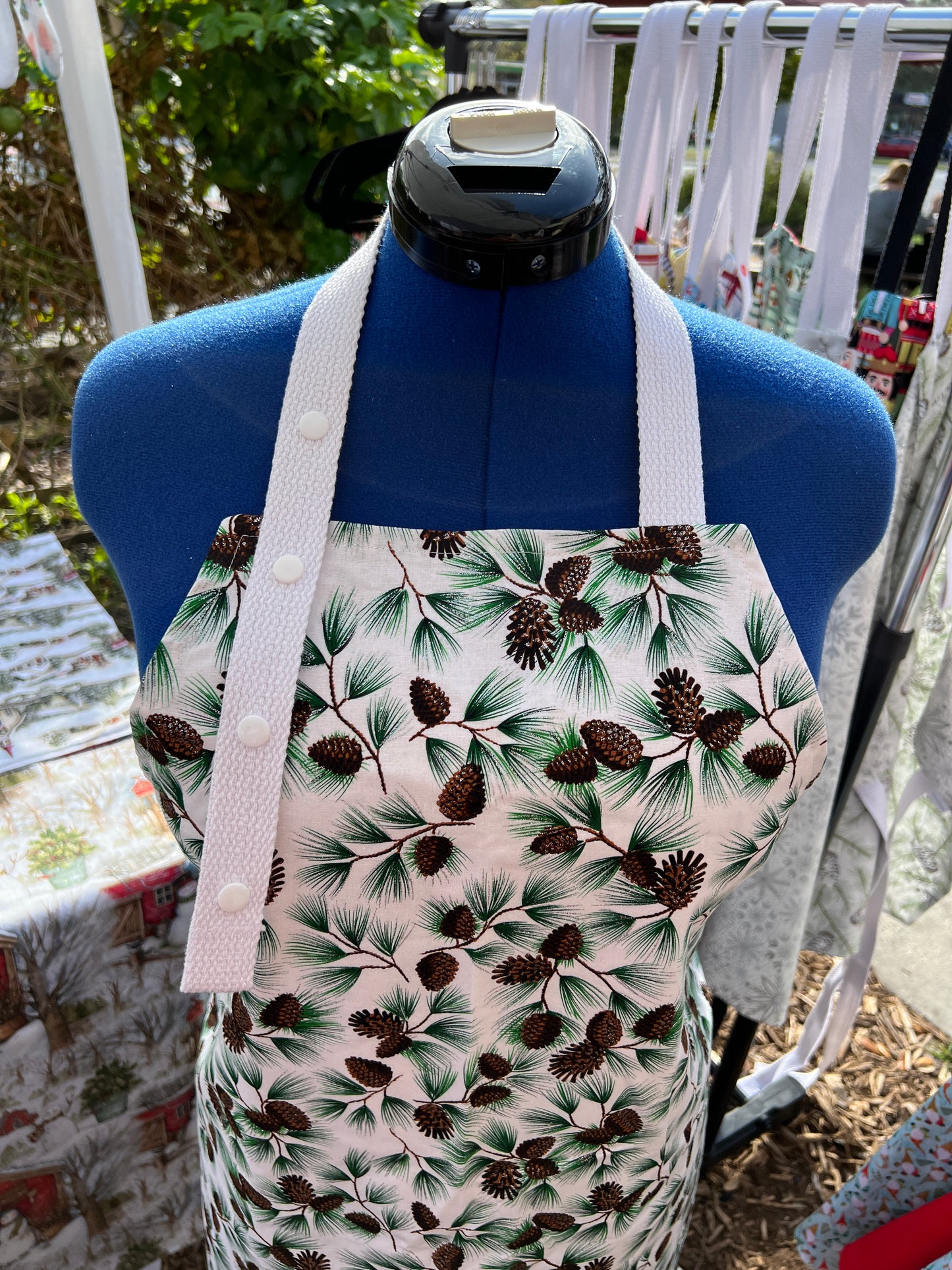 Christmas Apron “Glittery Pinecones”