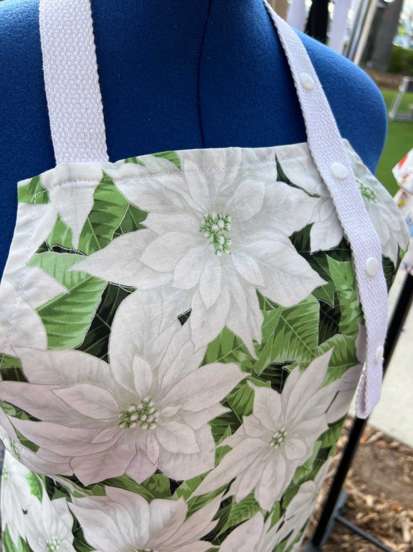 Christmas Apron “White poinsettia”