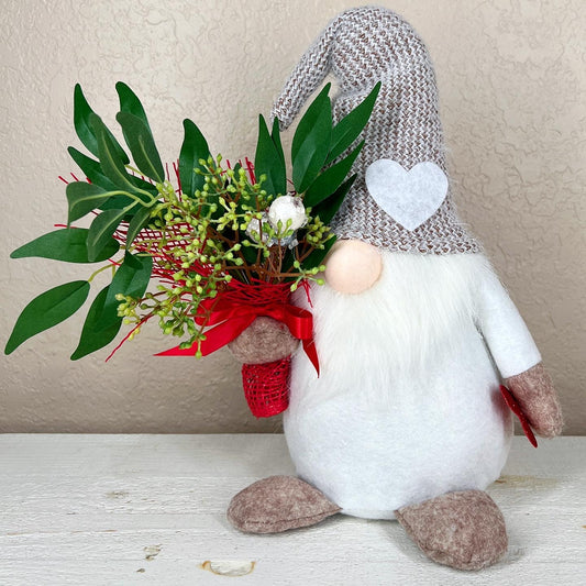 Gnome with flowers