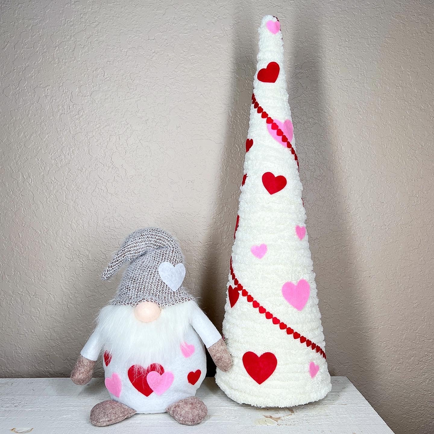 Gnome with hearts