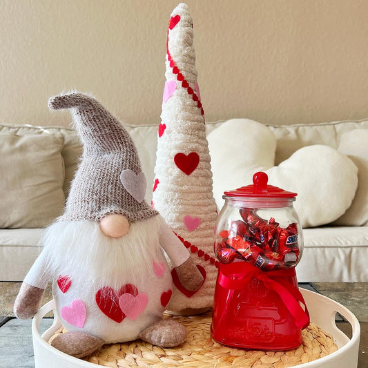 Gnome with hearts